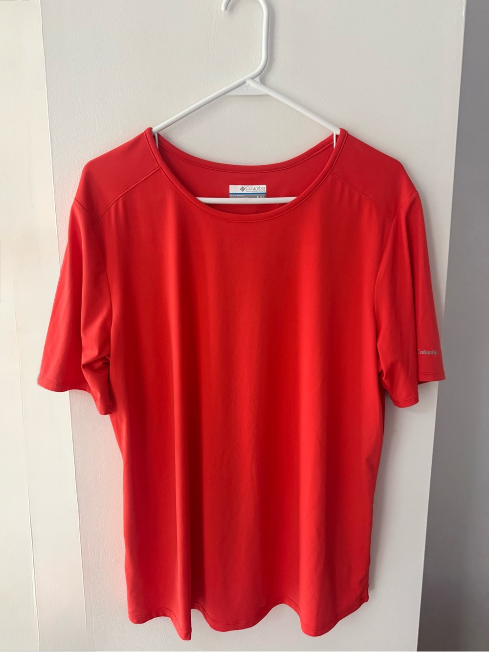 Columbia women’s Orange Performance Short Sleeve Shirt